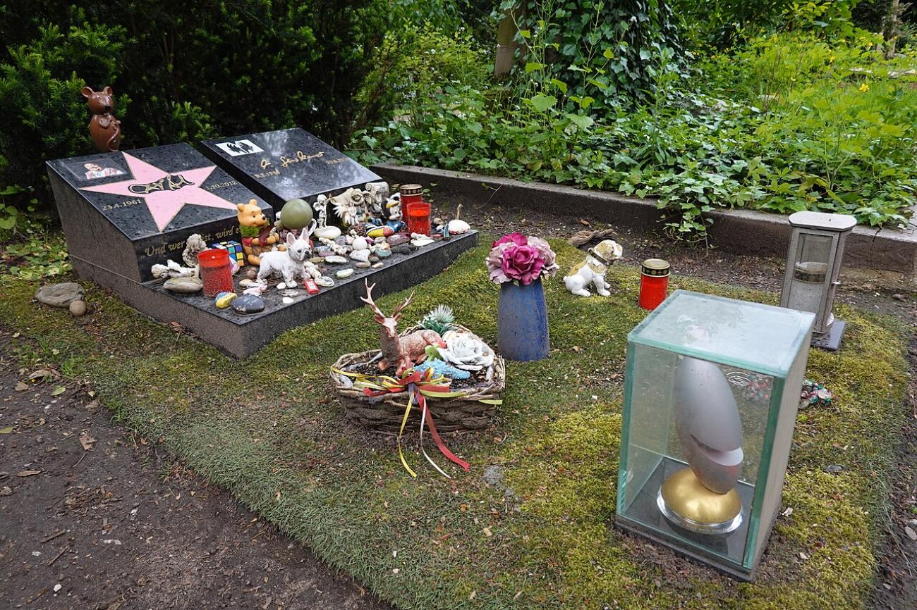 Melaten-Friedhof: Wo Kölns Promis ruhen und der Fuchs Gute Nacht sagt