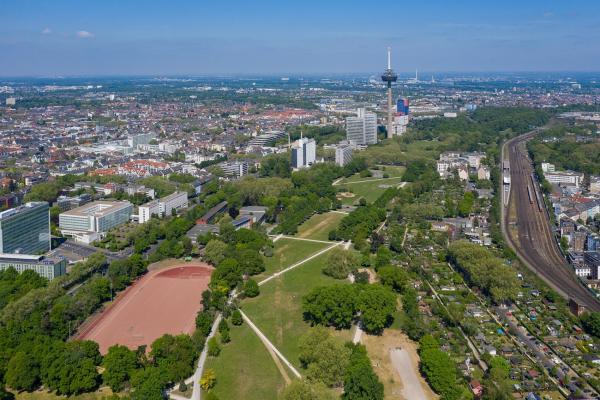 Kölns grüne Lunge: Picknick, Party und Papageien im inneren Grüngürtel