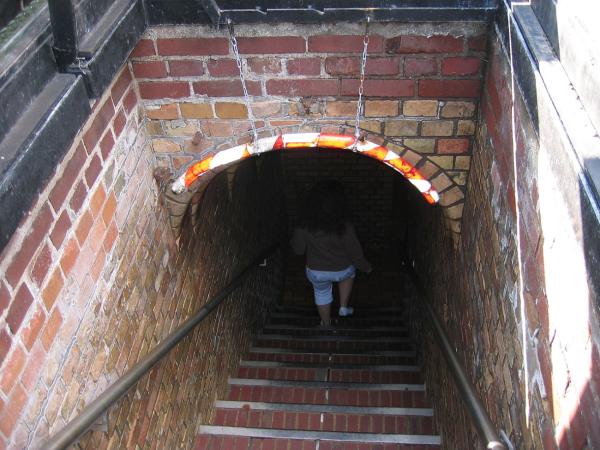 Köln unterirdisch: Praetorium-Palast und Kronleuchtersaal in der Kanalisation