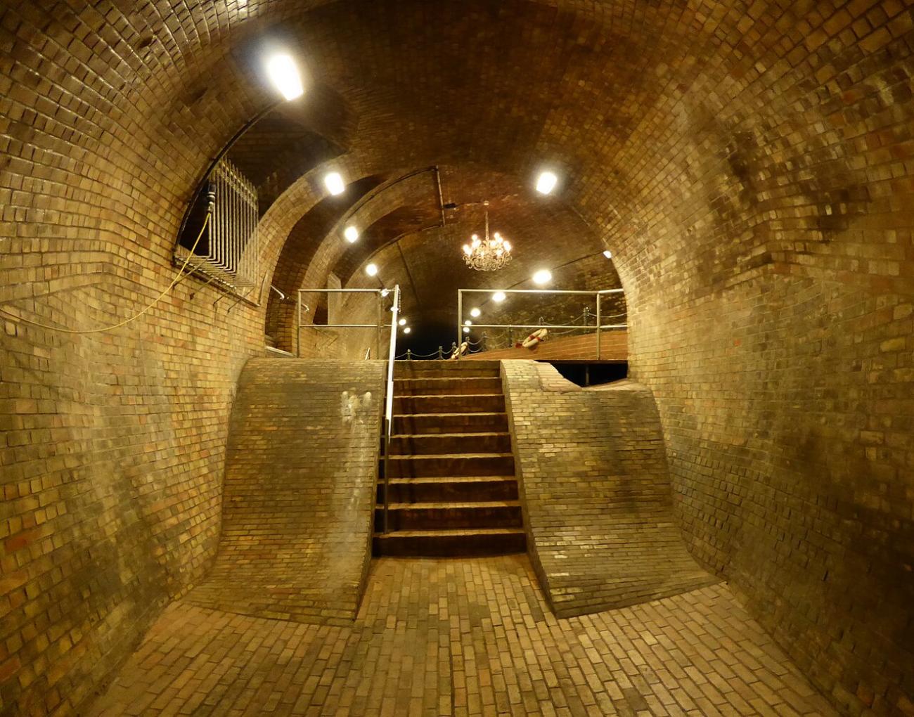 Köln unterirdisch: Praetorium-Palast und Kronleuchtersaal in der Kanalisation