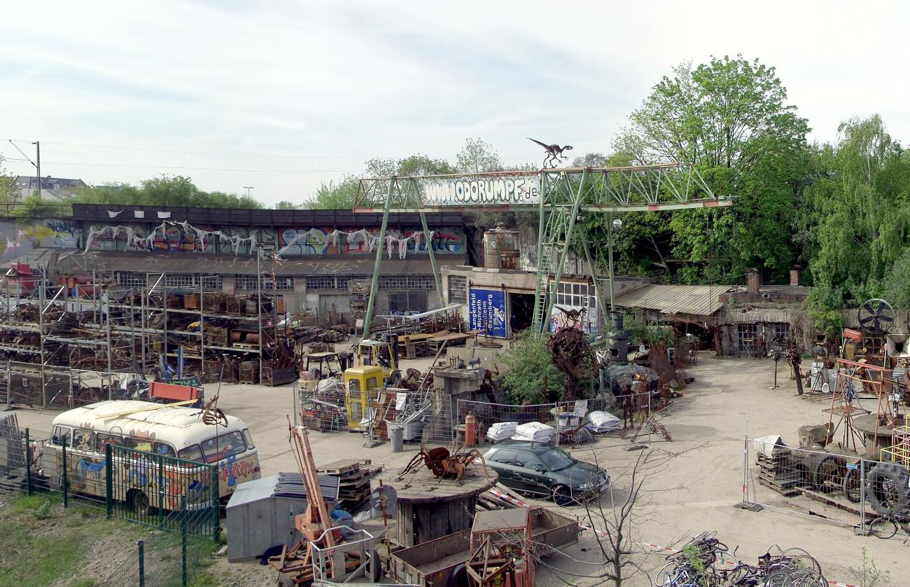 Odonien, das rostige Wunderland: Freilichtatelier, Techno-Club und Schrottkunst