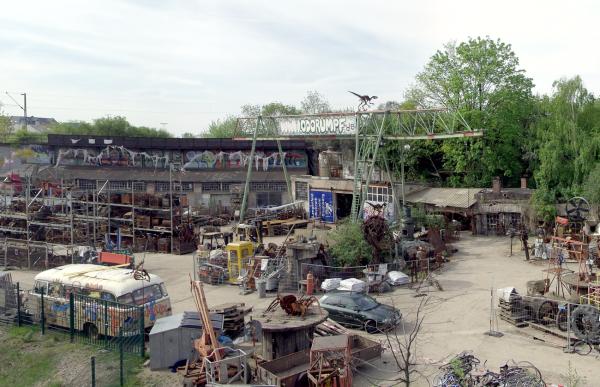 Odonien, das rostige Wunderland: Freilichtatelier, Techno-Club und Schrottkunst