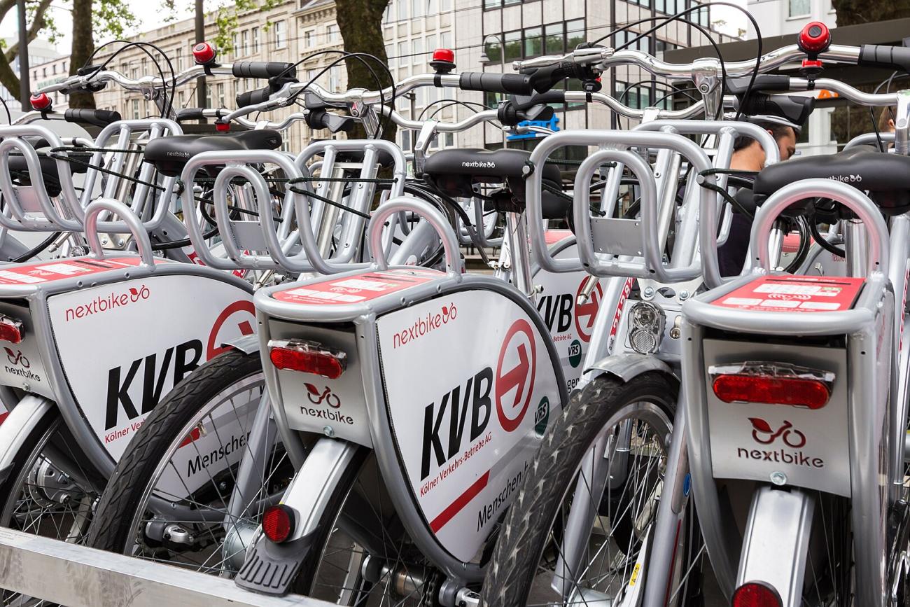 Leihräder und E-Scooter: Die Regeln, die Anbieter und wie du nicht im Rhein landest