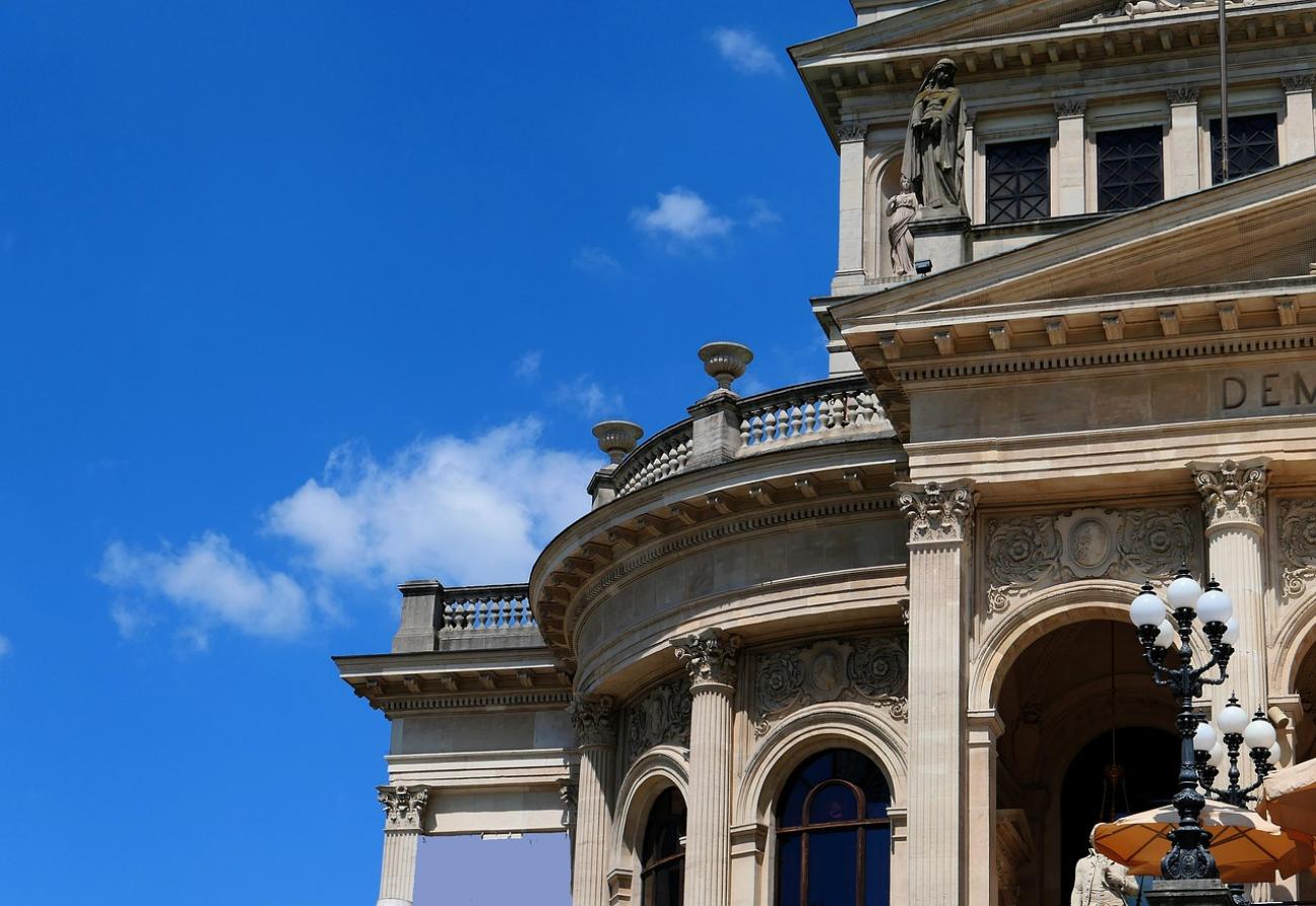 Alte Oper: Vom "schönsten Scheiterhaufen Deutschlands" zum Prachtbau der Kultur