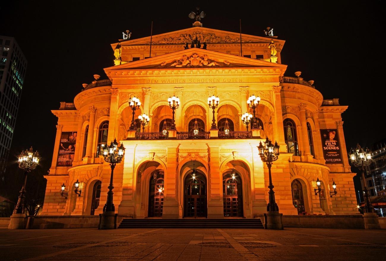 Alte Oper: Vom "schönsten Scheiterhaufen Deutschlands" zum Prachtbau der Kultur