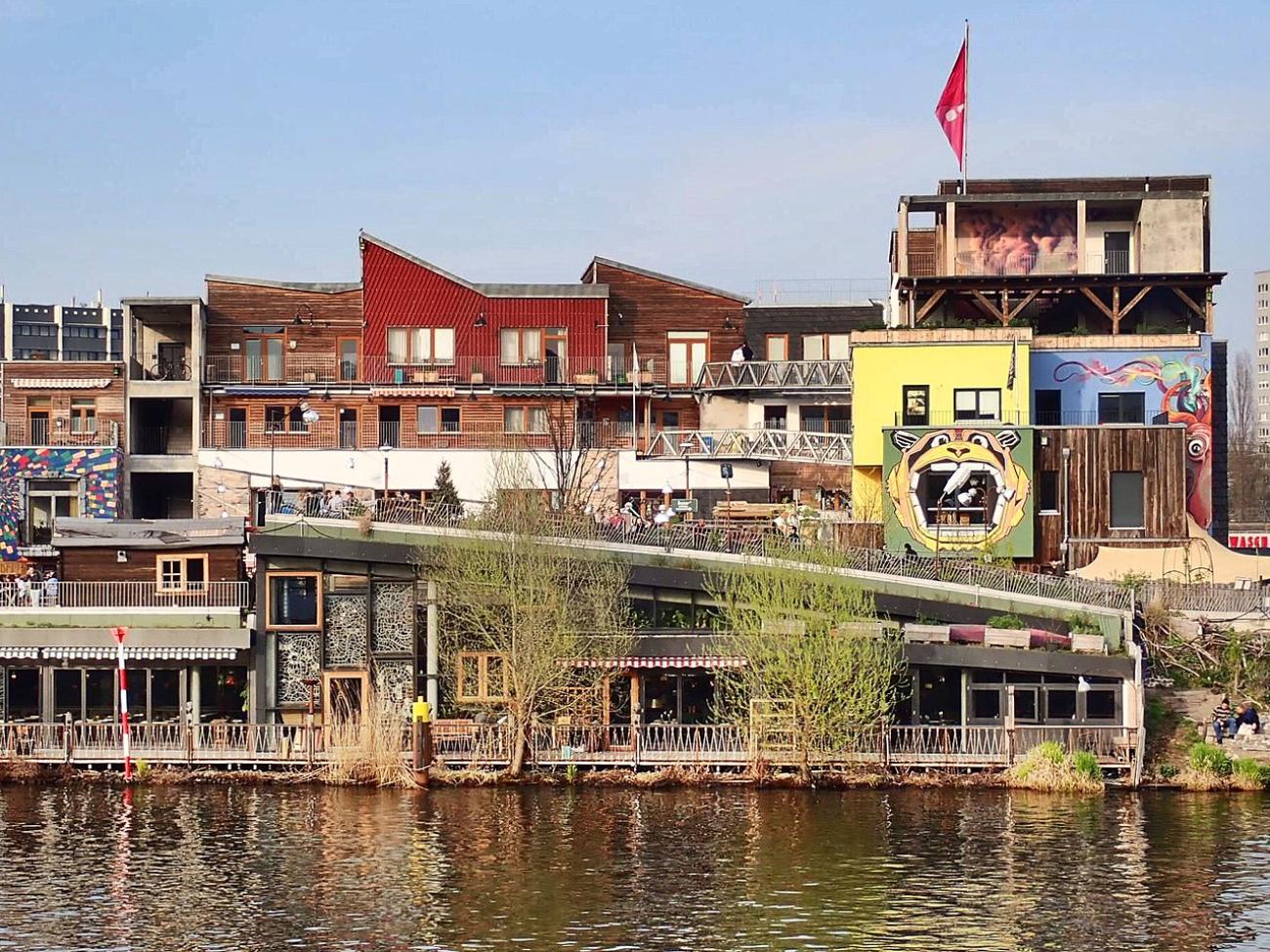 Holzmarkt 25: Ein urbanes Dorf mitten in der Stadt – Kreativ, bunt und anders