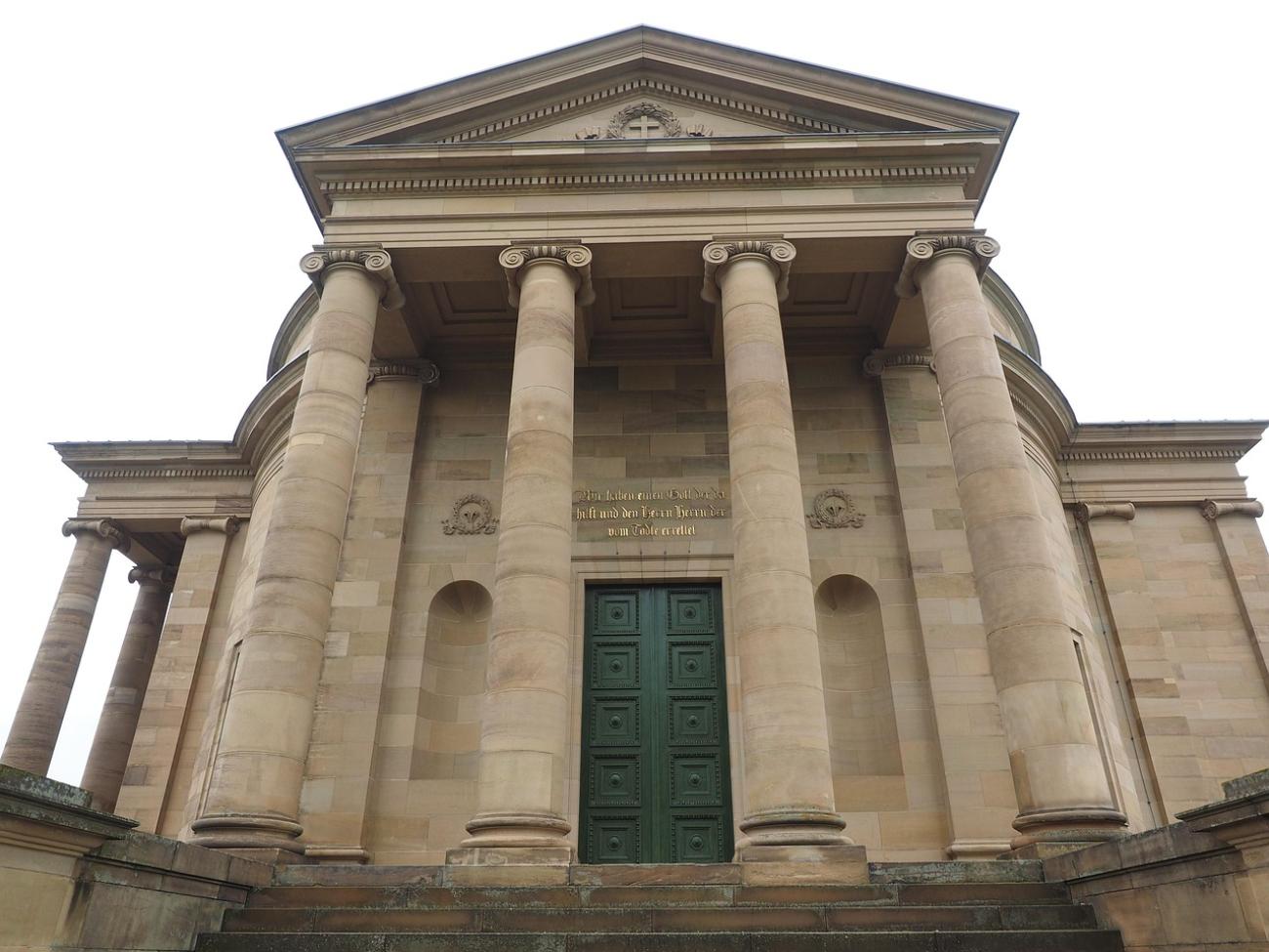 Die Grabkapelle auf dem Württemberg und der schönste Sonnenuntergang der Stadt