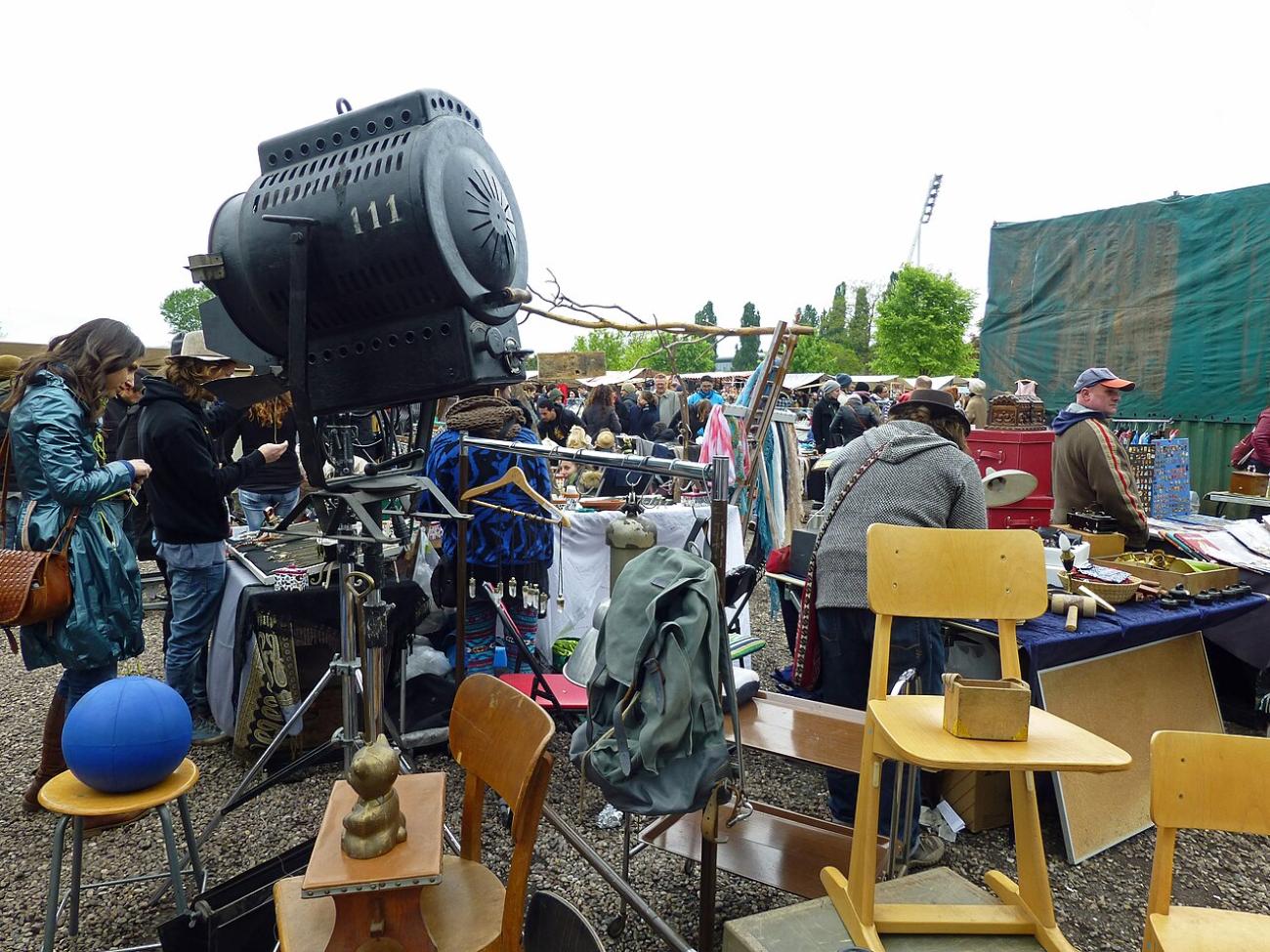 Das Sonntags-Ritual: Flohmarkt im Mauerpark (und warum du früh da sein solltest)