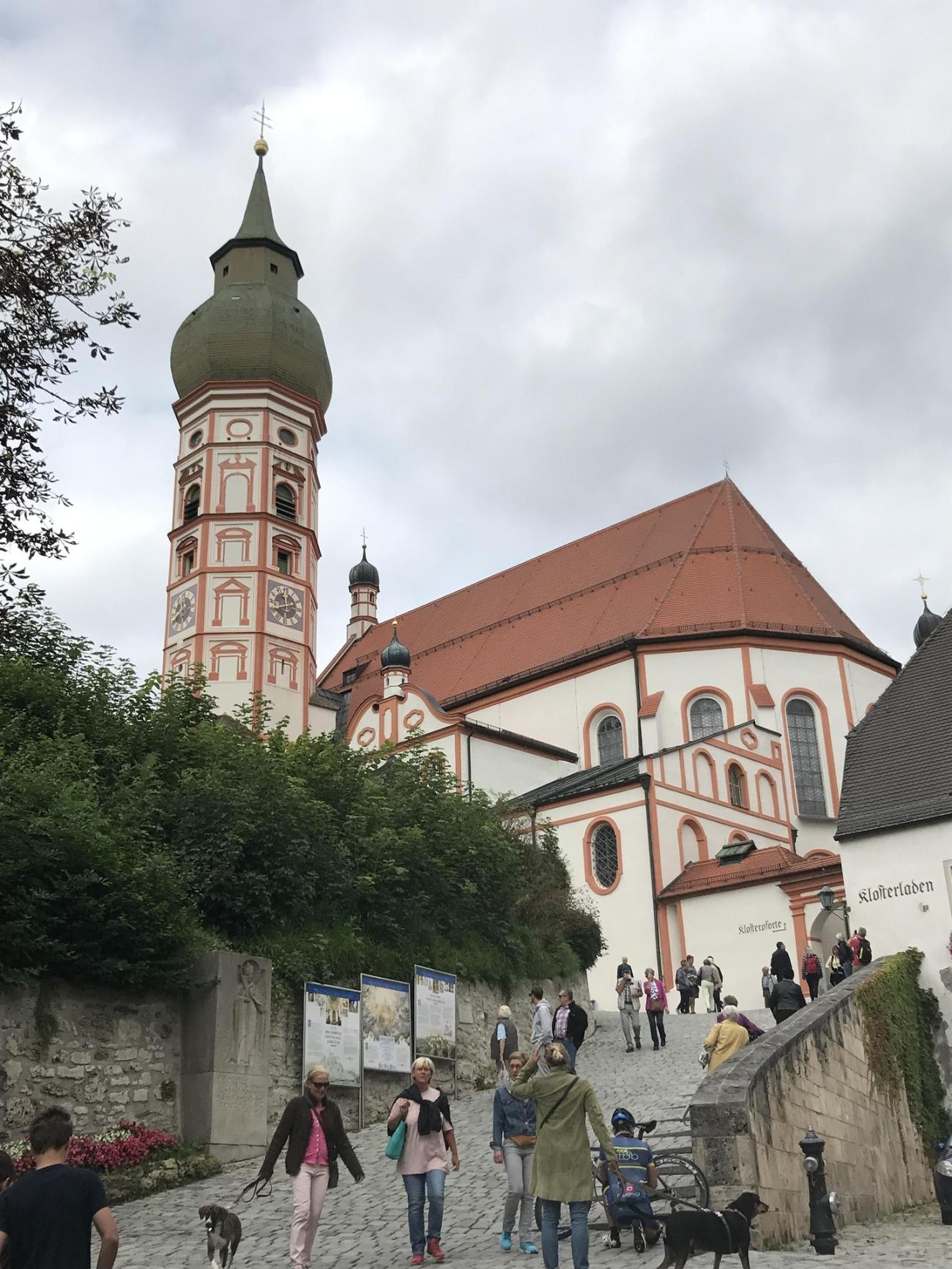 Kloster Andechs: Die "Heilige Wanderung" auf den Berg zum berühmten Bräustüberl