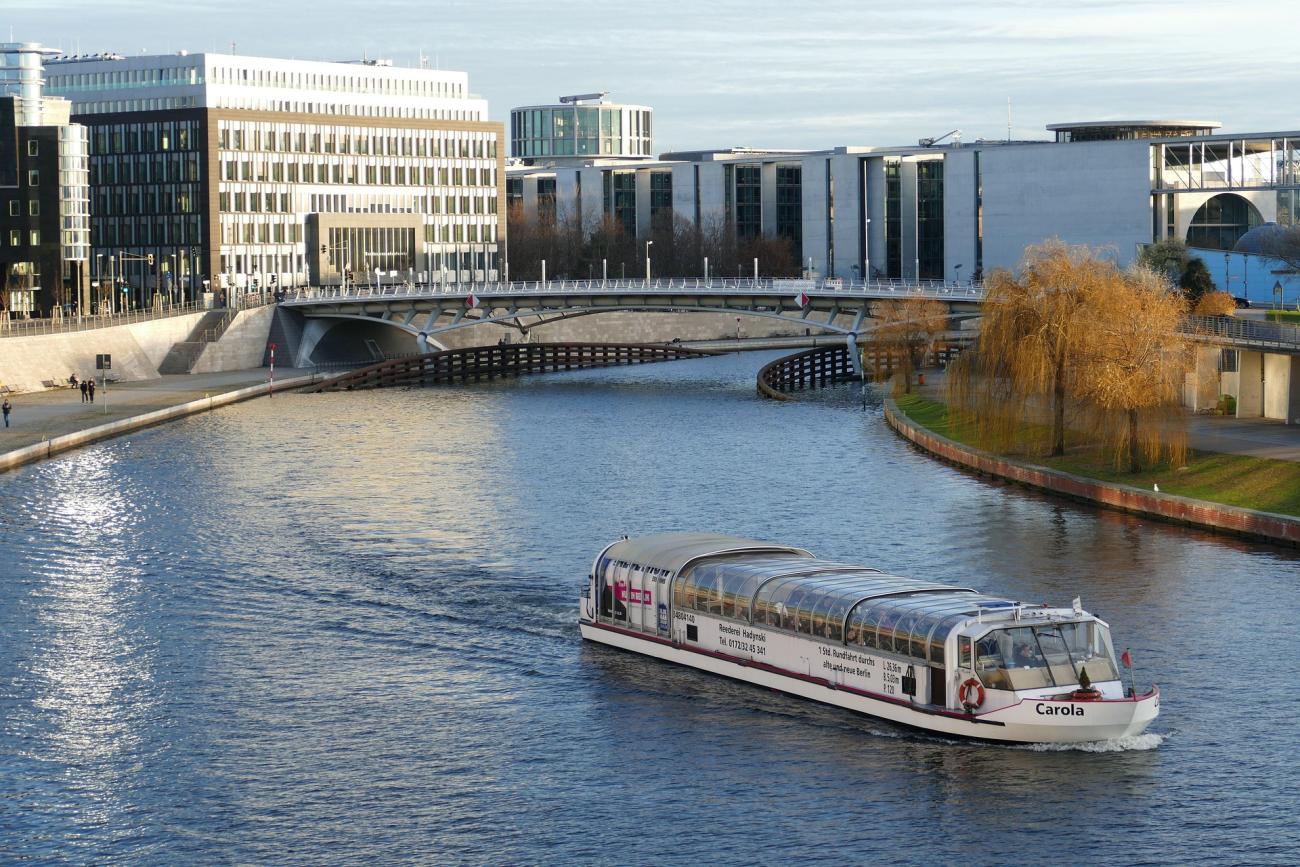 Schippern statt Latschen: Die entspannte Spreefahrt quer durch Mitte