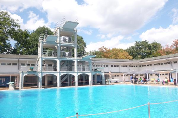 Waldstadion-Schwimmbad & Co.: Die schönsten Freibäder für heiße Sommertage