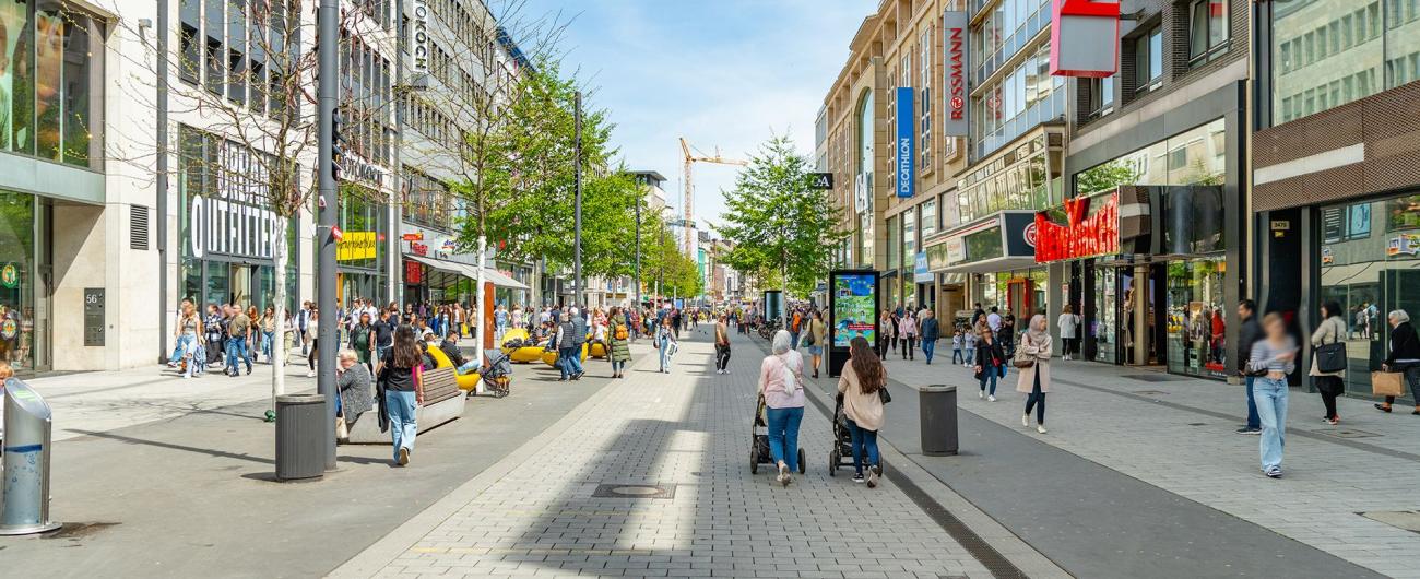 Schadowstraße: Shopping auf einer der meistbesuchten Einkaufsmeilen Deutschlands