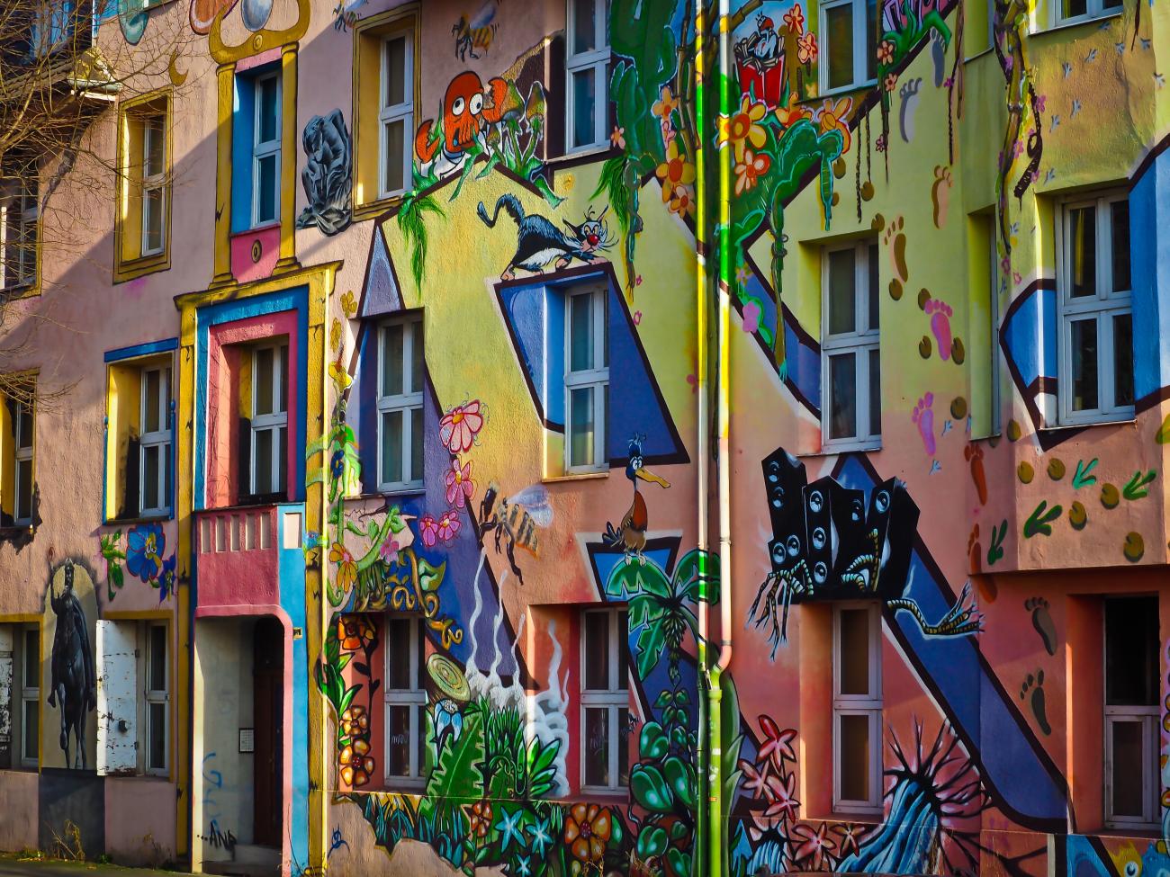 Die Kiefernstraße: Düsseldorfs bunteste (und rebellischste) Straße