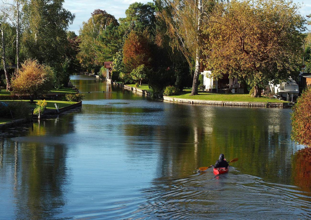 Kanu-Tour durch Neu-Venedig: Paddeln durch die idyllischen Kanäle von Rahnsdorf