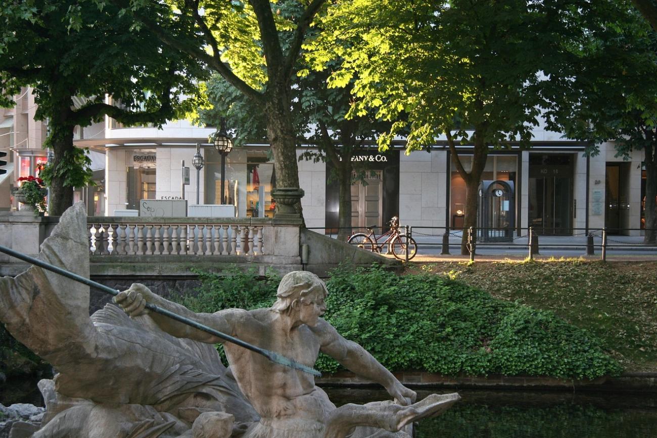 Ein Spaziergang entlang der Königsallee: Flanieren, Schauen und Kaffeetrinken