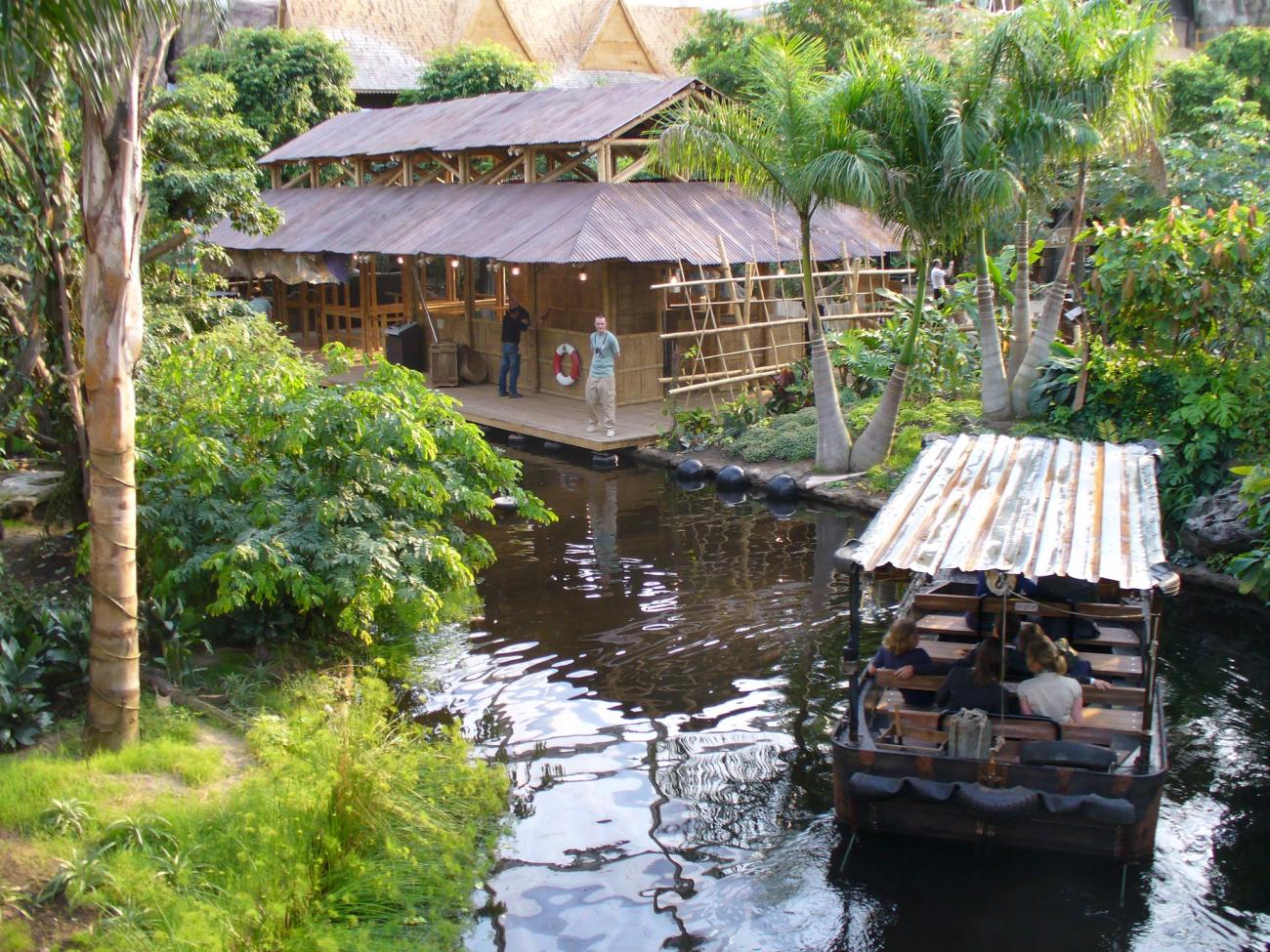 Gondwanaland: Tropen-Feeling und Bootsfahrt unter dem Riesendach