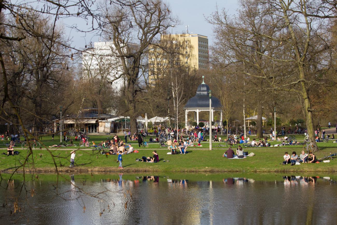 Clara-Zetkin-Park: Leipzigs grünes Wohnzimmer für Picknick und Konzerte