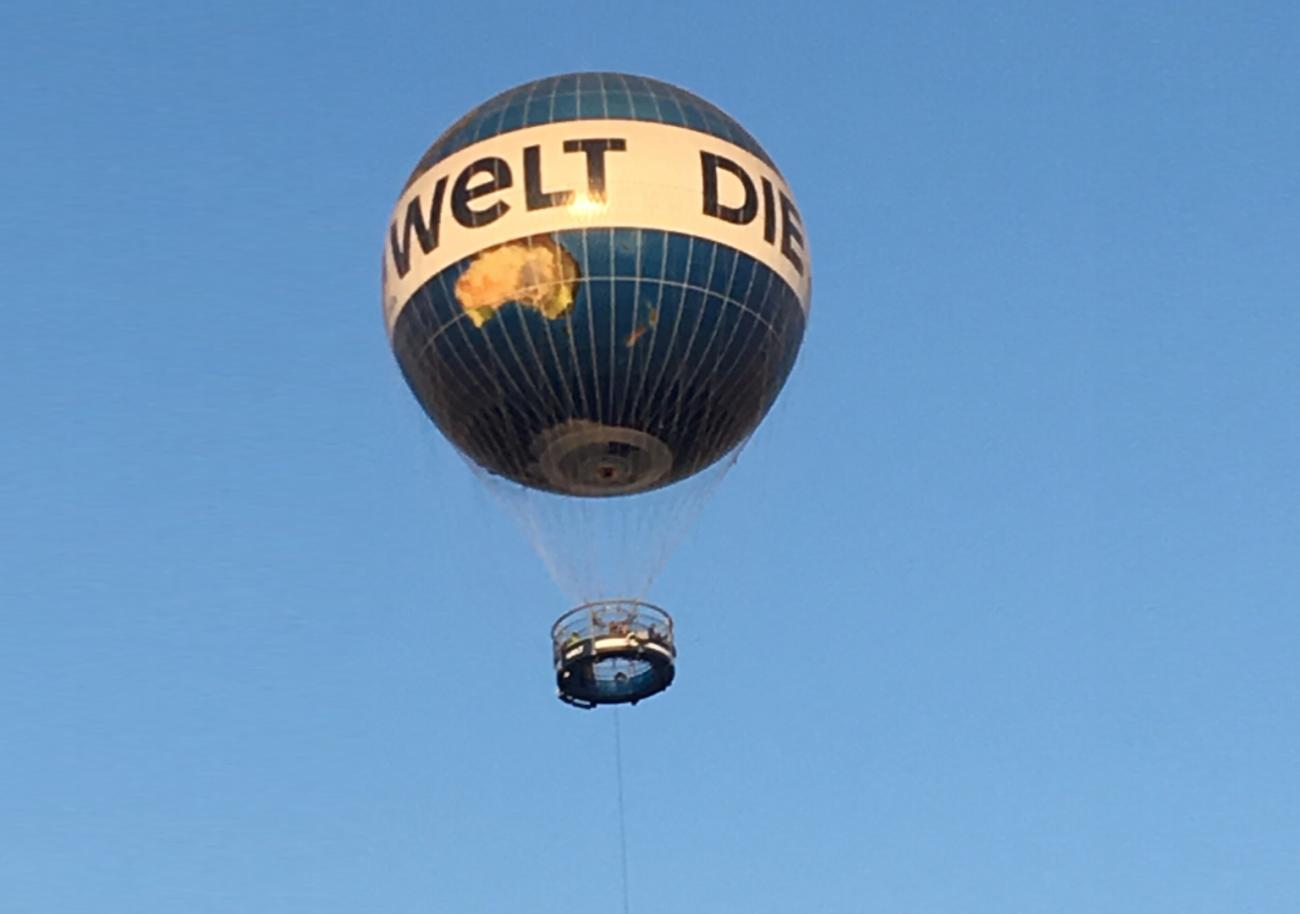 150 Meter über dem Asphalt: Warum der Weltballon besser ist als der Fernsehturm