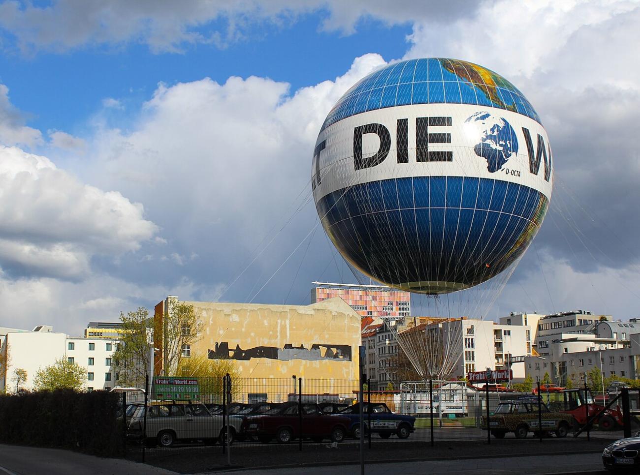 150 Meter über dem Asphalt: Warum der Weltballon besser ist als der Fernsehturm