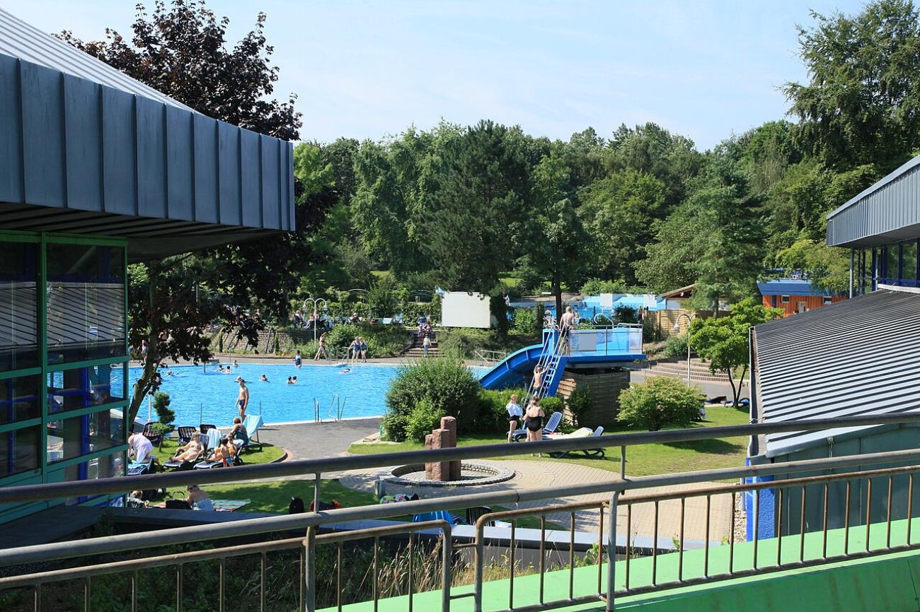 Dortmunds grüne Lunge im Westen: Zwischen Solebad, Eissport und Waldidylle