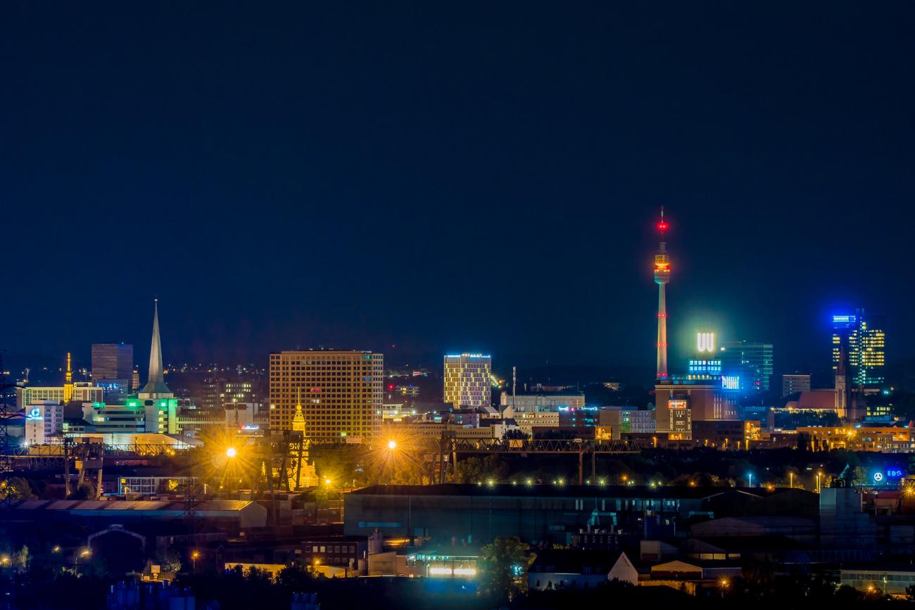 Dortmund bei Nacht: Die besten Fotospots für Skyline und Industrie-Illumination