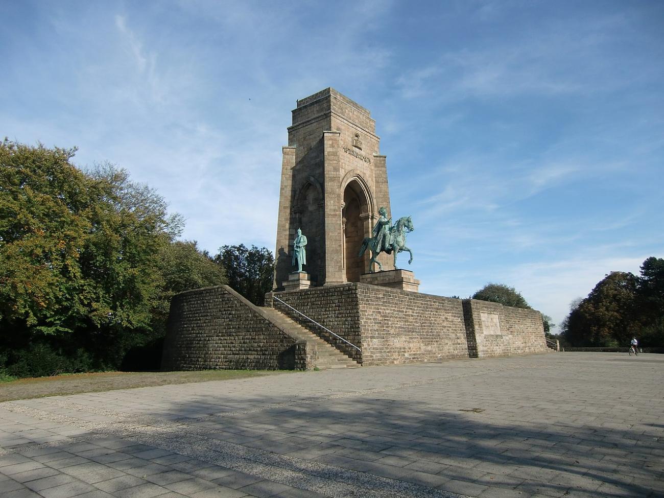 Hohensyburg: Ruinen, Spielbank und der beste Weitblick über das Ruhrtal
