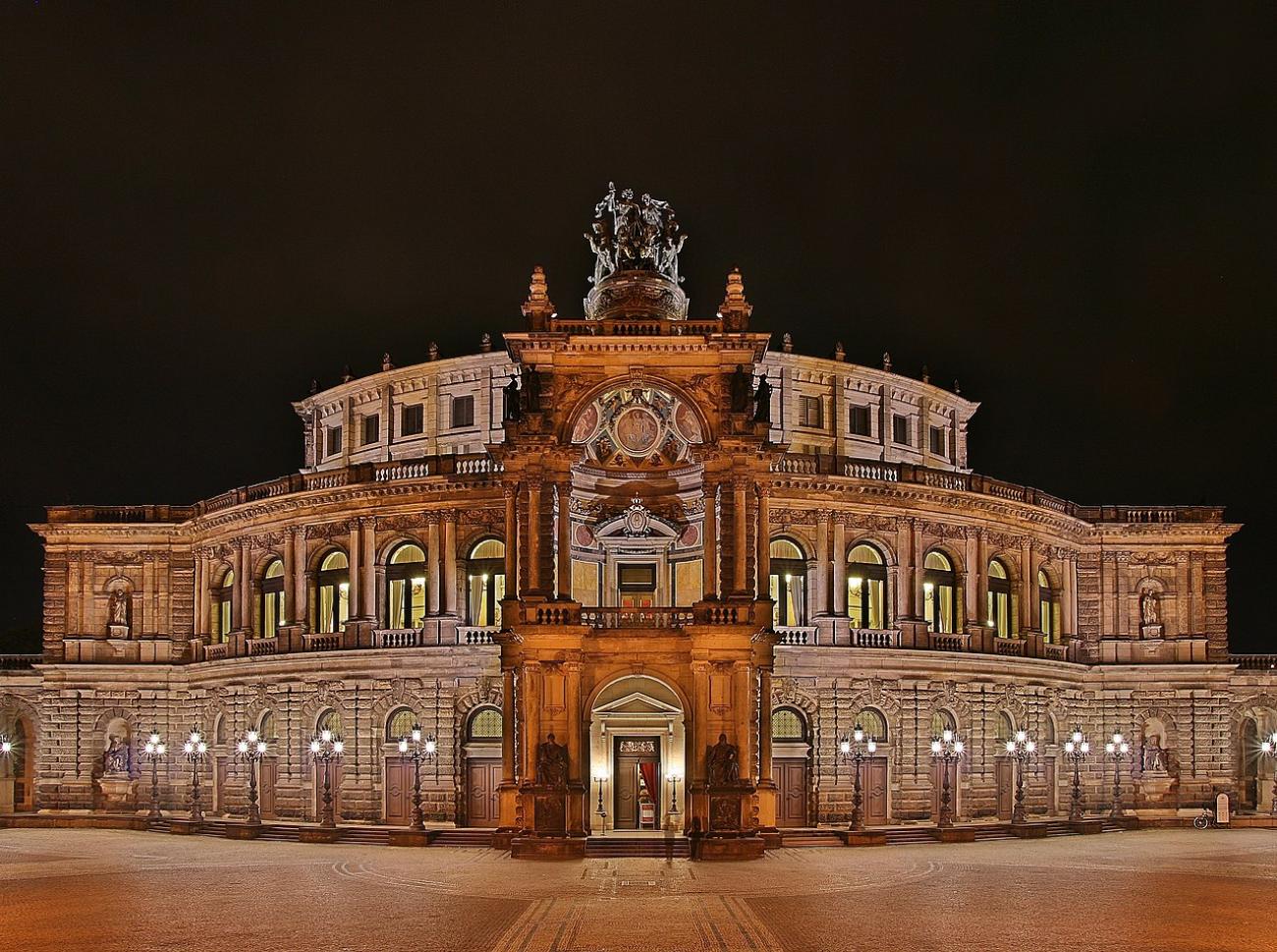 Vorhang auf! Ein Abend in der Semperoper zwischen Prunk und Akustik-Perfektion