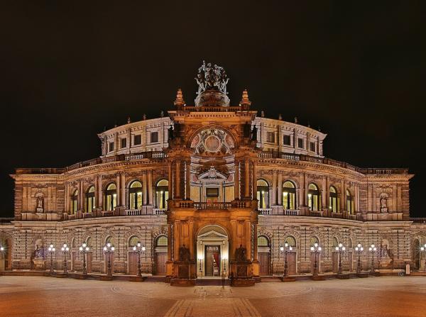 Vorhang auf! Ein Abend in der Semperoper zwischen Prunk und Akustik-Perfektion