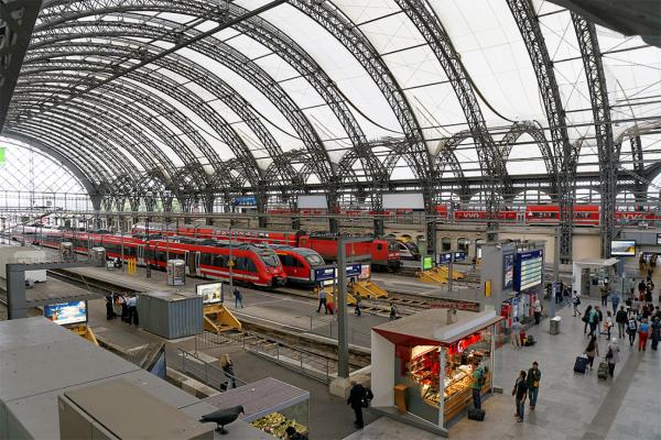 Hauptbahnhof Dresden: Sir Norman Fosters gläsernes Zeltdach im Detail
