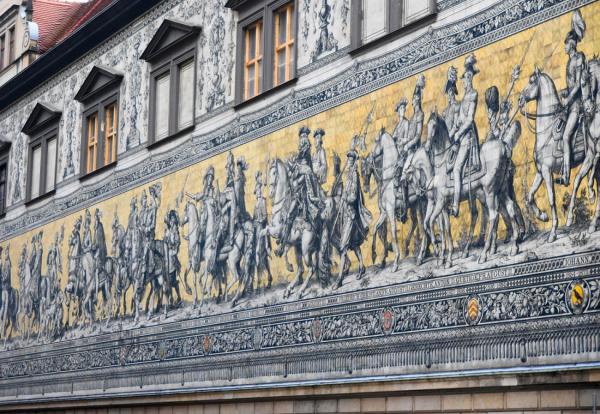 Fürstenzug: Sachsens Geschichte auf 23.000 Fliesen aus Meissener Porzellan