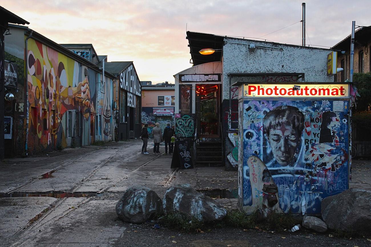 RAW-Gelände: Backstein-Ruinen, Bass und Berliner Subkultur in Friedrichshain