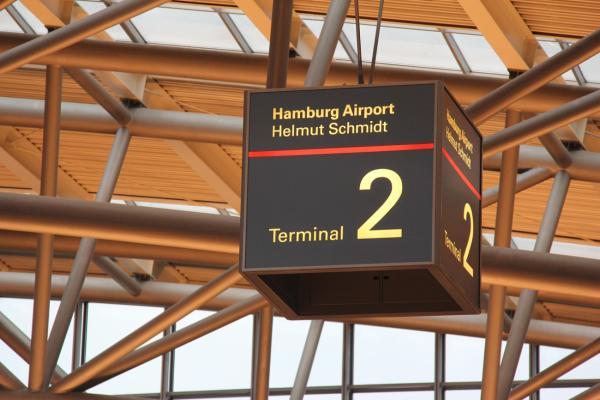 Vom Flughafen in die City: Der schnellste und günstigste Weg ins Hotel