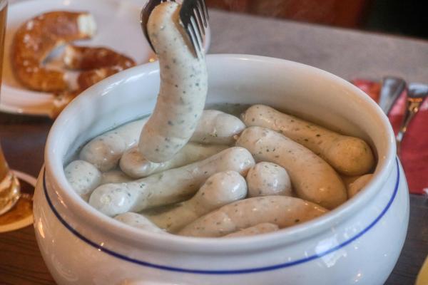 Weißwurst-Knigge: Wie man sie richtig zuzelt, süßer Senf und das 12-Uhr-Tabu
